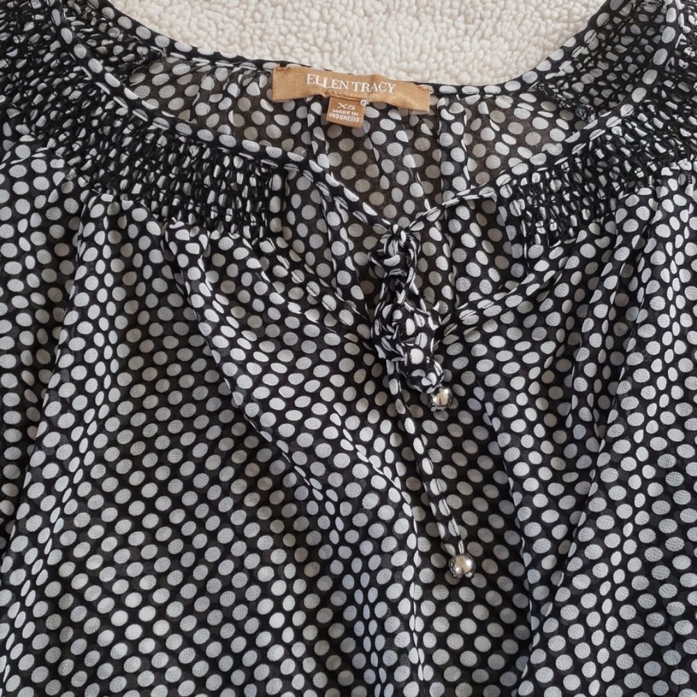 Cute top! - Picture 2 of 3